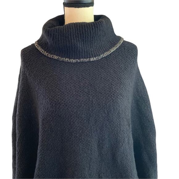 Turtle neck sweater poncho - Picture 2 of 5